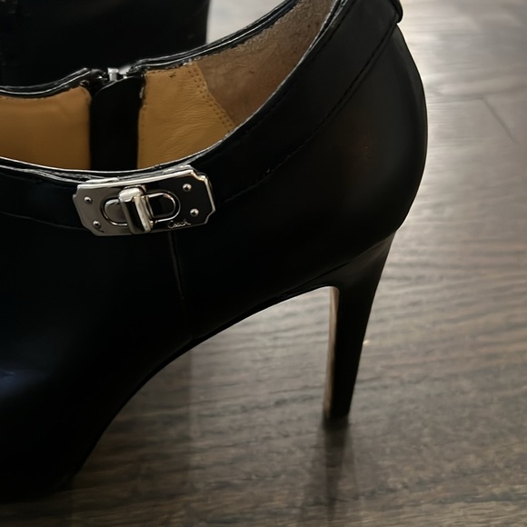 Coach women’s leather booties-Authentic-EUC - Picture 4 of 15